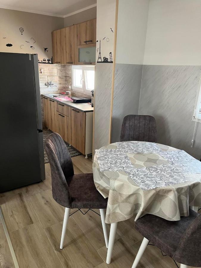 Apartman Petrov Долни Милановац Екстериор снимка